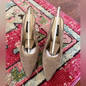 Nine West “feather” sling back high heel in the color “taupe”.